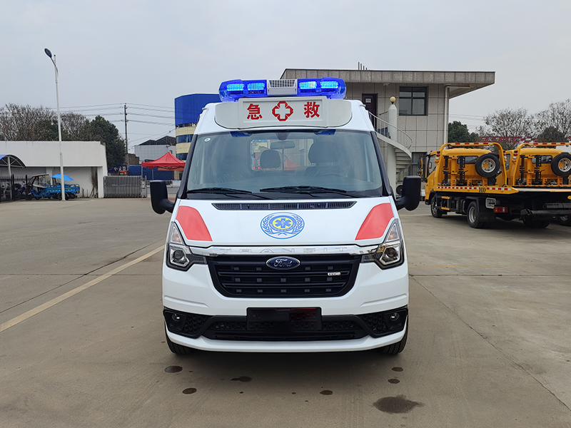 福特V348短軸中頂轉(zhuǎn)運型救護車