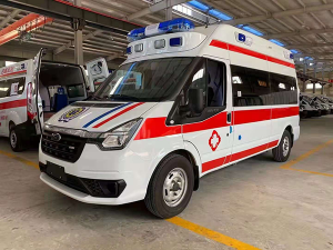 福特V348長軸高頂轉(zhuǎn)運(yùn)型救護(hù)車